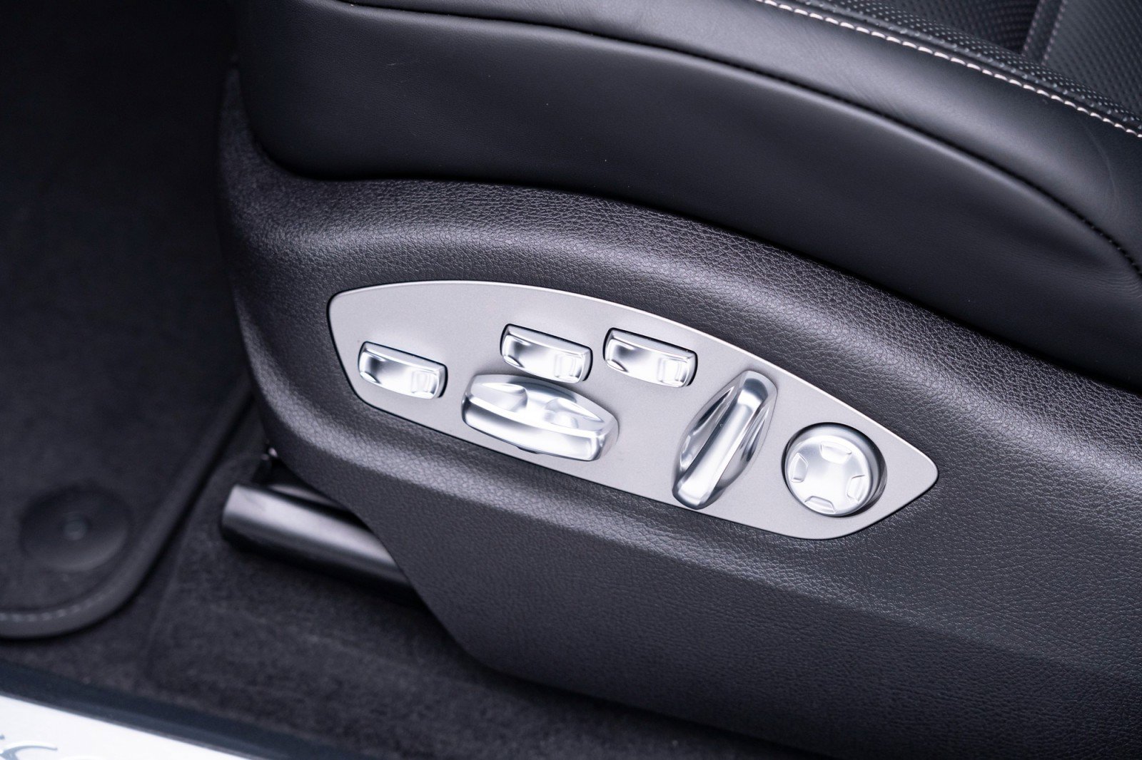 New 2025 Porsche Macan S image 15