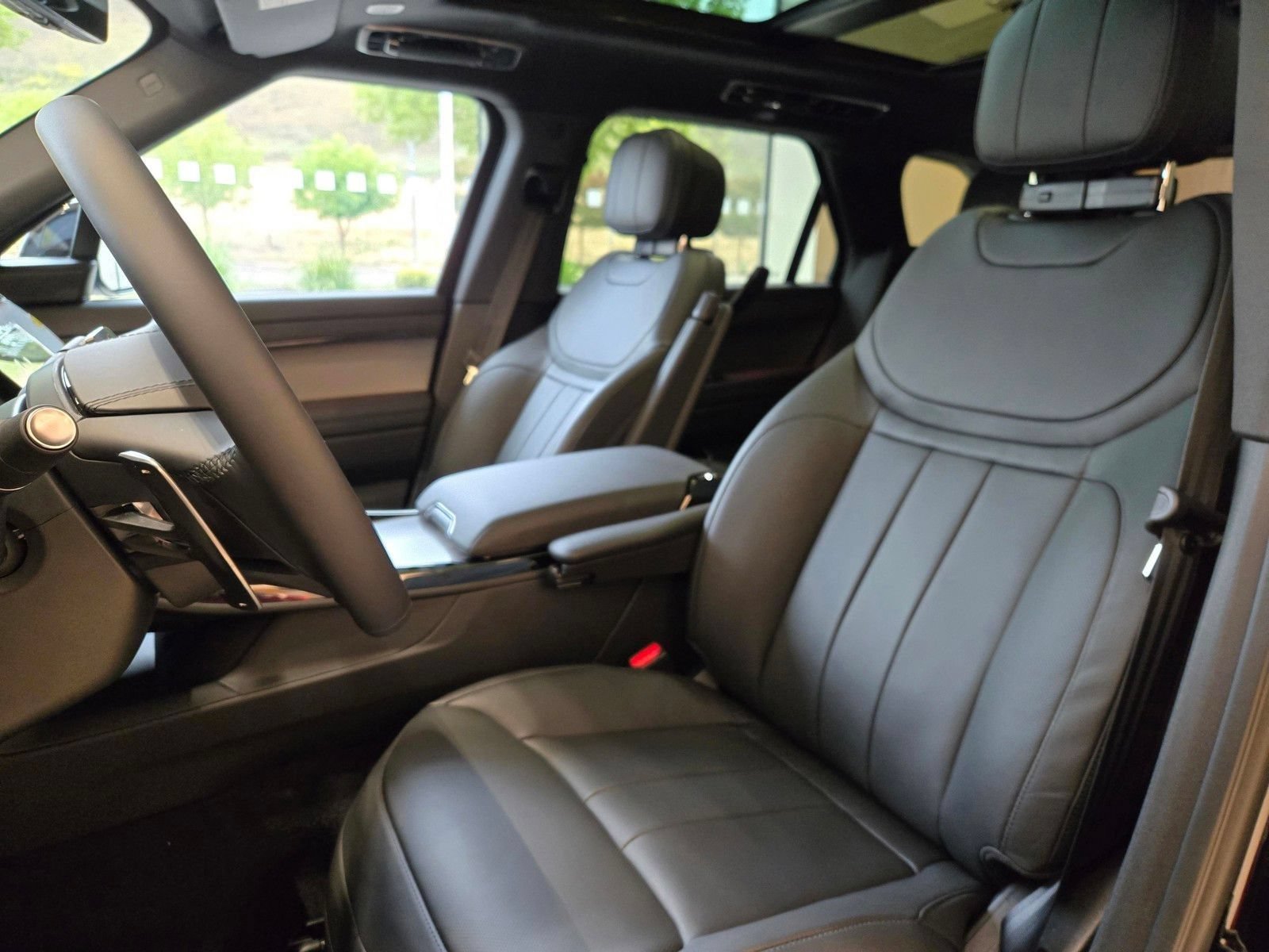 New 2026 Land Rover Range Rover Sport Dynamic SE AWD/4WD image 13