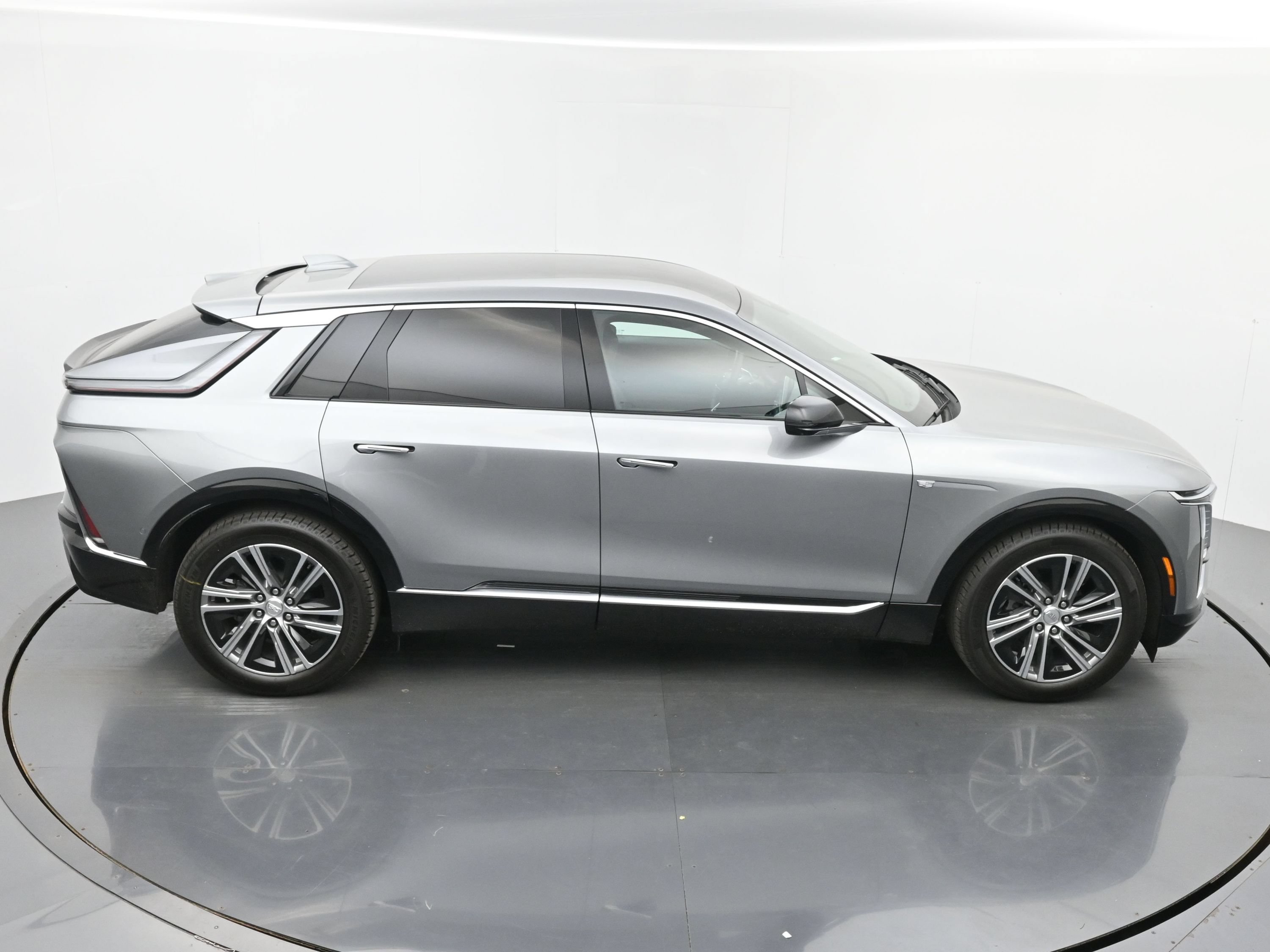 New 2026 Cadillac Lyriq Luxury AWD/4WD image 28