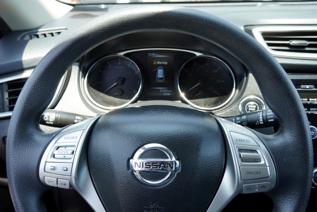 Used 2015 Nissan Rogue SV image 18