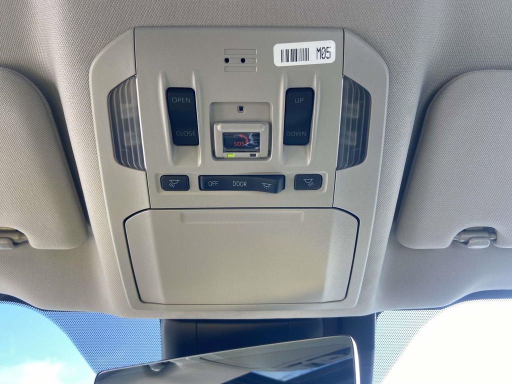 Used 2023 Toyota Highlander Bronze Edition FWD image 25