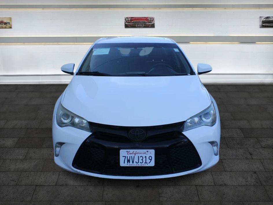 Used 2017 Toyota Camry SE image 2