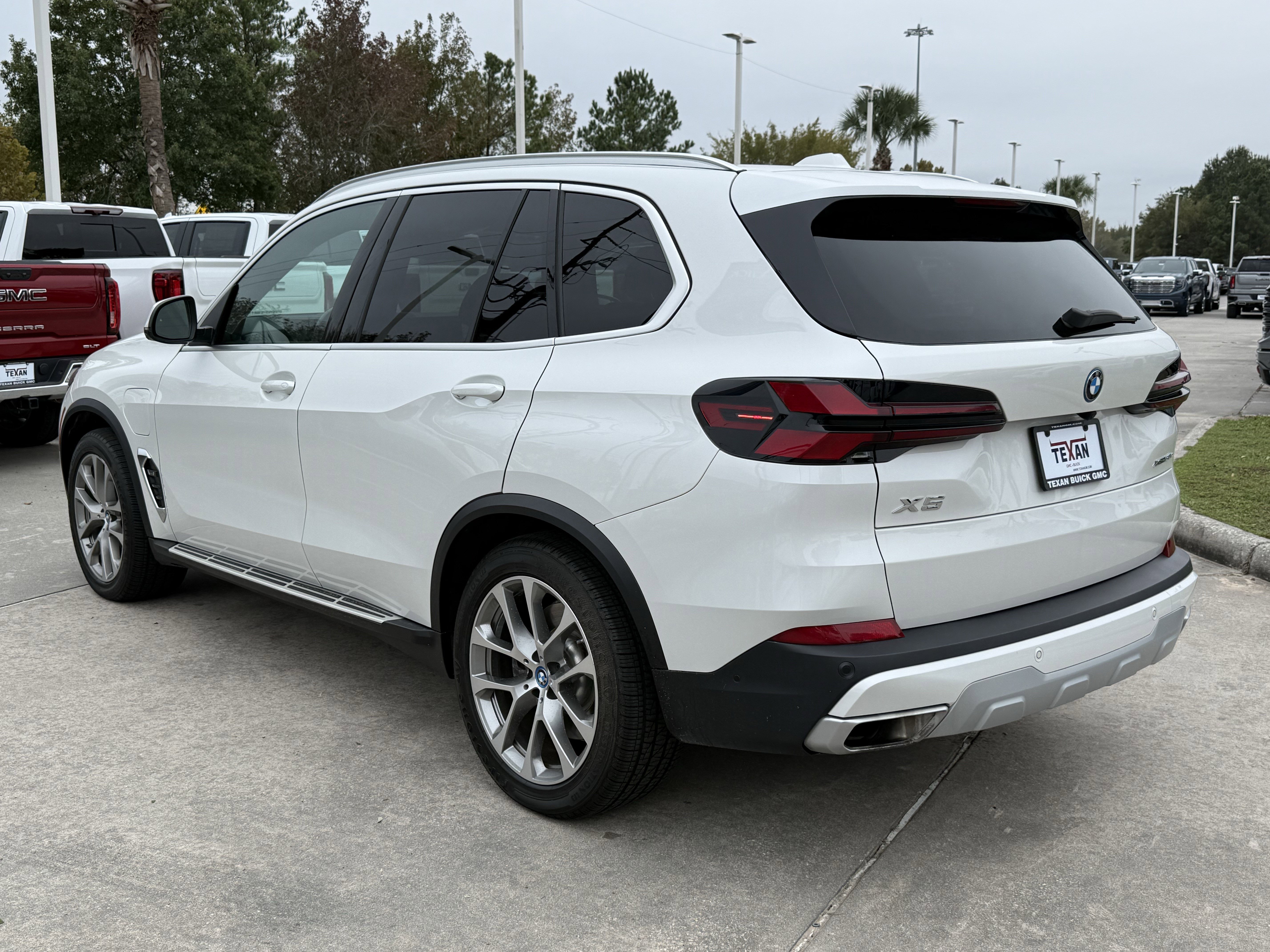 Used 2024 BMW X5 xDrive50e image 7