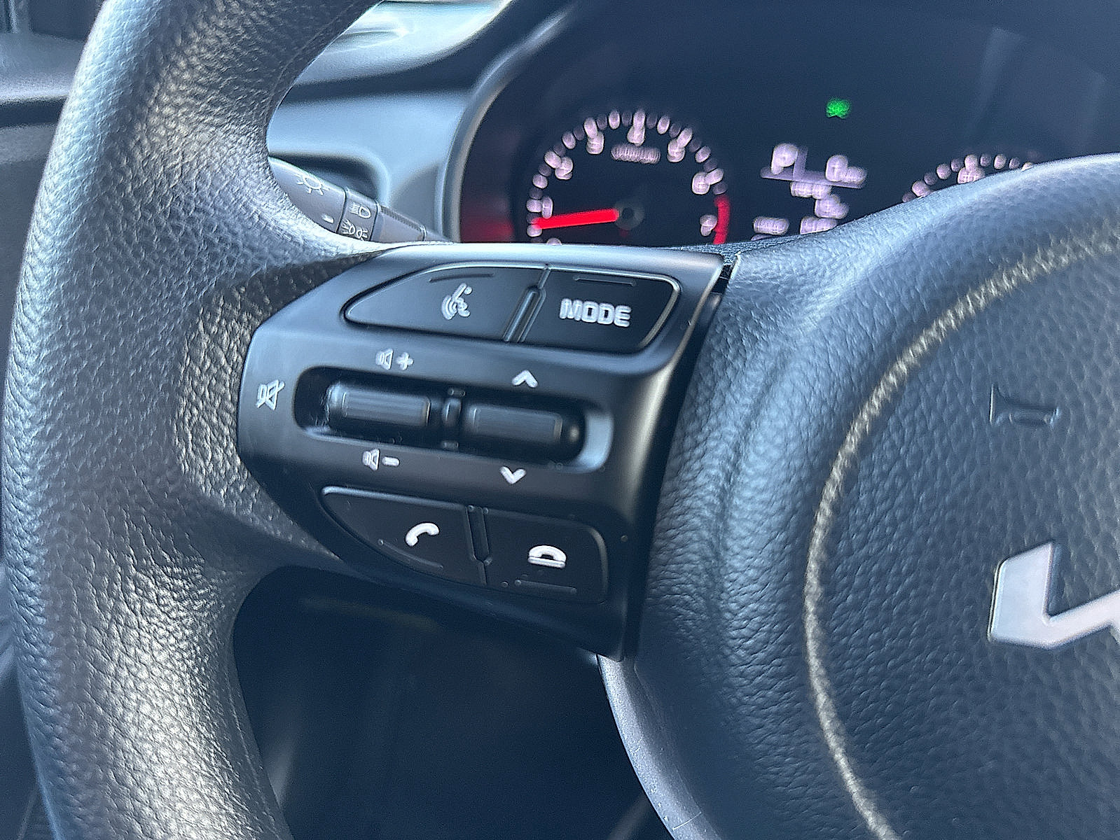 Used 2022 Kia Rio LX FWD image 39