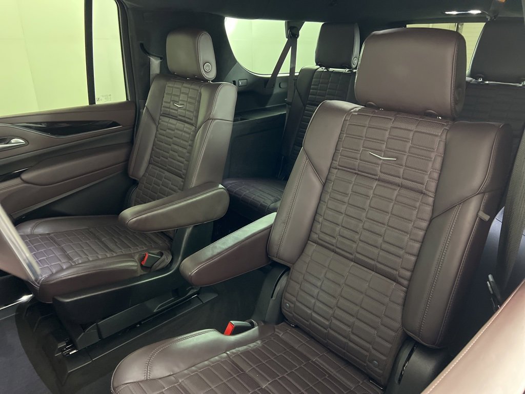 Used 2024 Cadillac Escalade ESV Sport Platinum w/ LPO, ONYX Package image 4