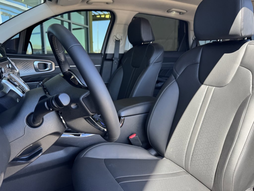 Used 2023 Kia Sorento SX FWD image 33