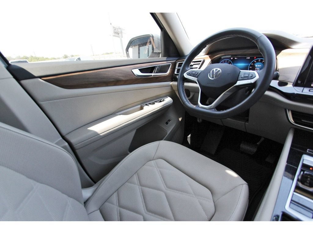 Used 2025 Volkswagen Atlas SE FWD image 9