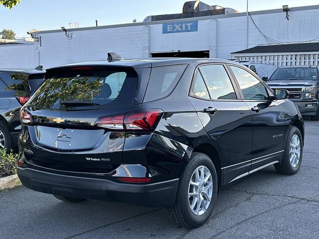 Used 2024 Chevrolet Equinox LS AWD/4WD image 2