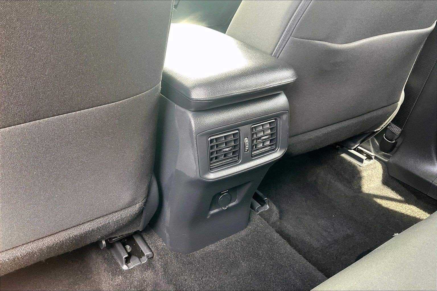 Used 2025 Toyota RAV4 LE AWD/4WD image 39