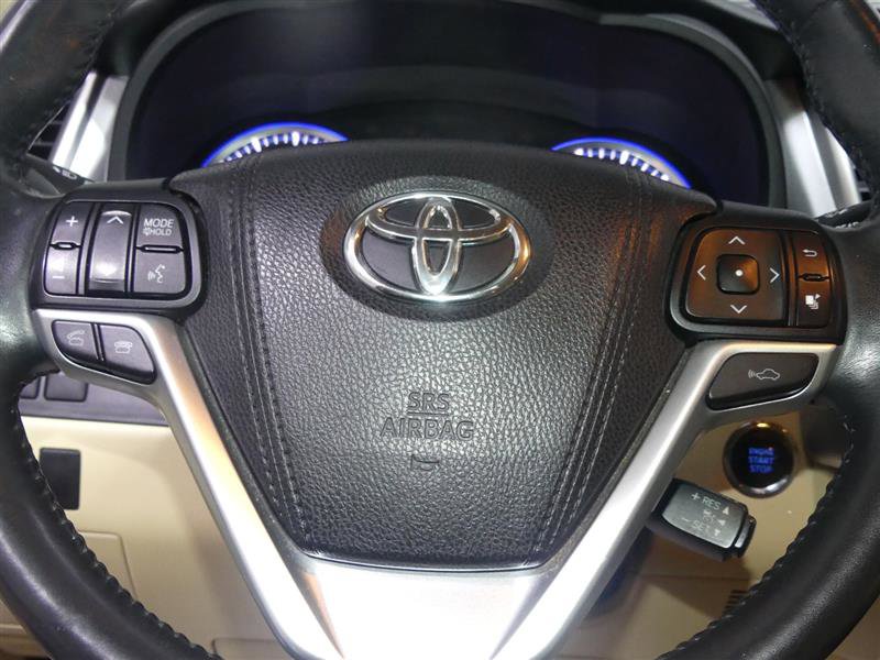 Used 2015 Toyota Highlander Limited Platinum image 31