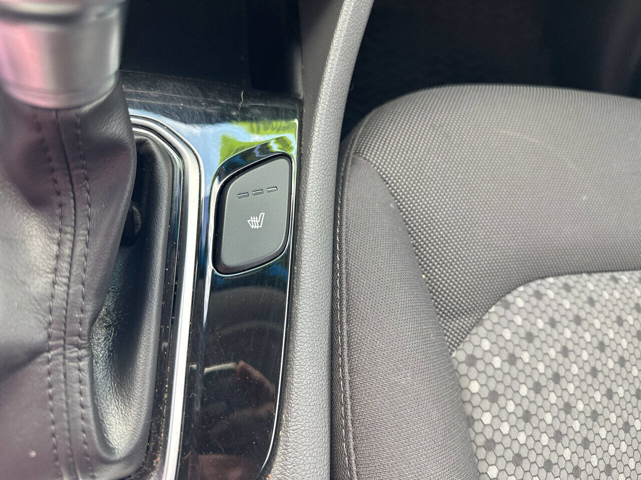 Used 2017 Hyundai Ioniq SEL FWD image 32