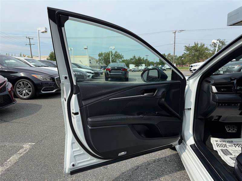 Used 2025 Toyota Camry XSE FWD image 16