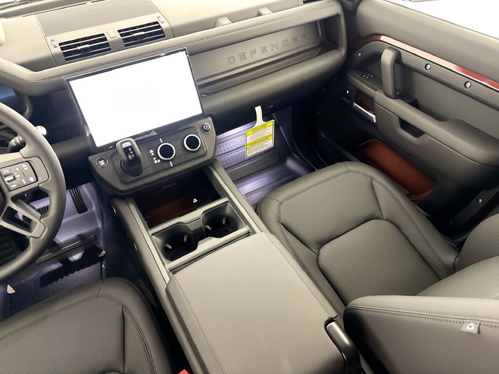 New 2026 Land Rover Defender 130 X-Dynamic SE AWD/4WD image 24