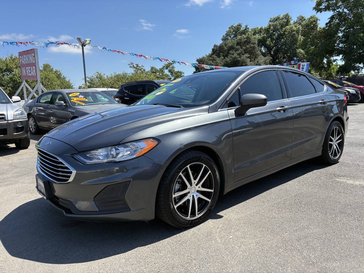 Used 2020 Ford Fusion SE FWD image 1