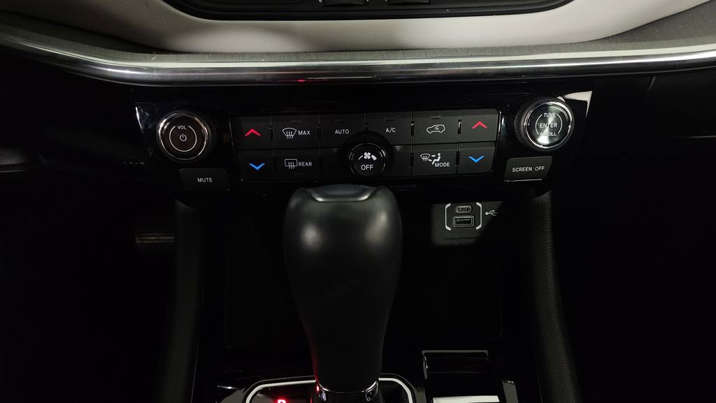 Used 2023 Jeep Compass Limited image 22