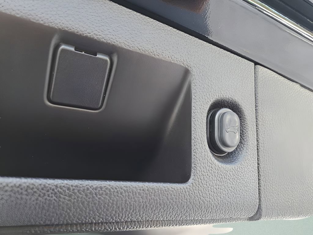 Used 2019 Cadillac Escalade Premium Luxury image 7