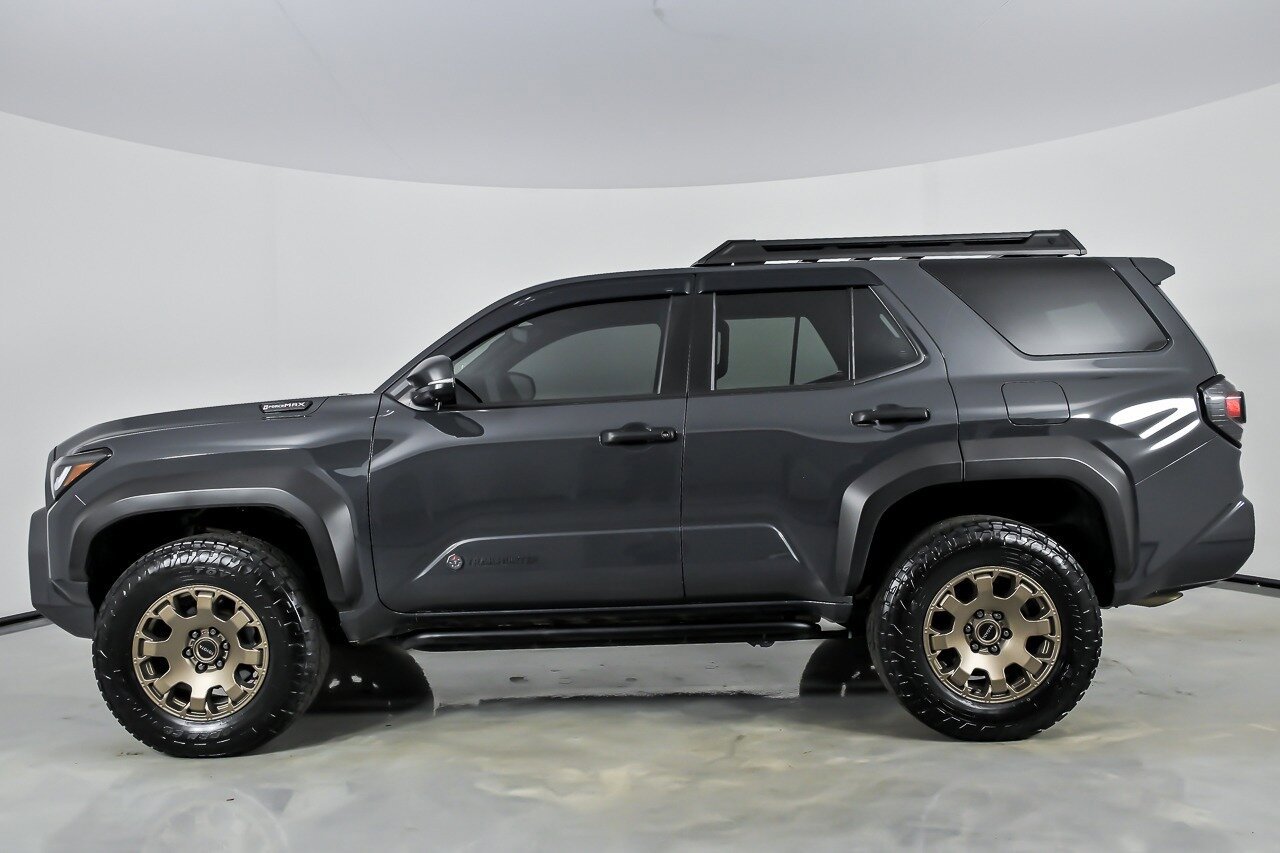 Used 2025 Toyota 4Runner Trailhunter image 8