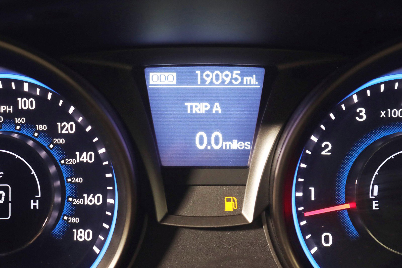 Used 2015 Hyundai Genesis 3.8 image 16