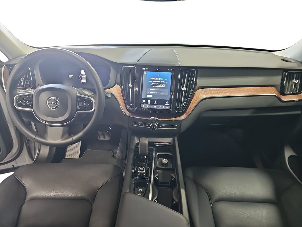 Used 2023 Volvo XC60 B5 Plus w/ Climate Package AWD/4WD image 9