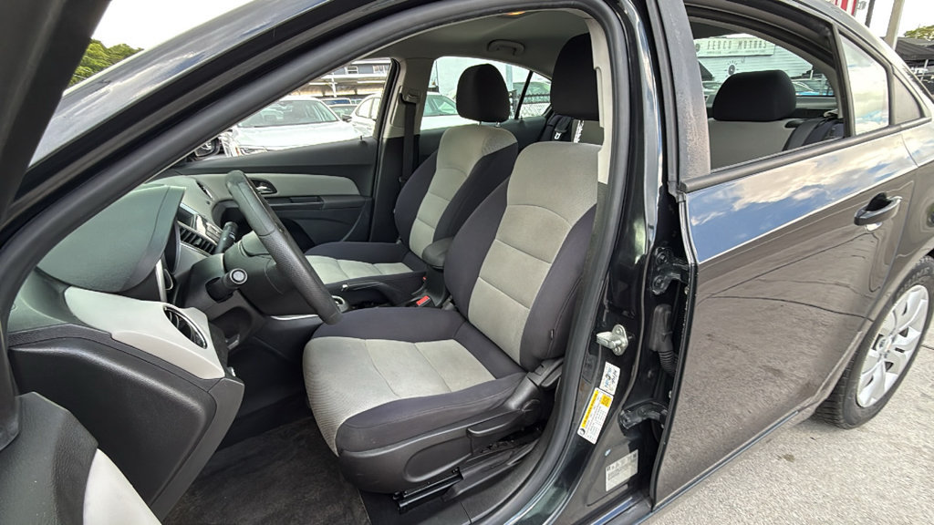 Used 2014 Chevrolet Cruze LS FWD image 21