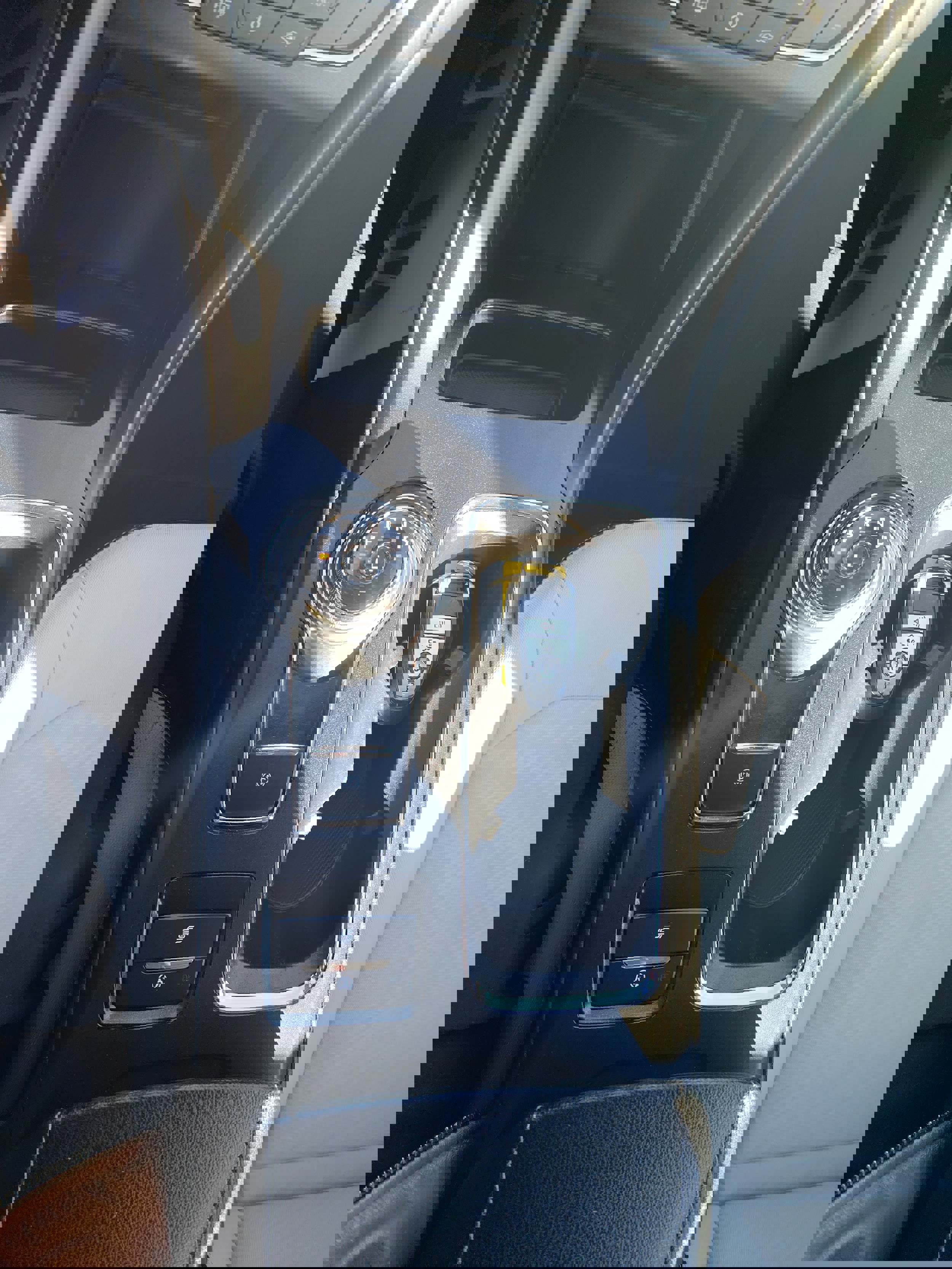 Used 2020 Ford Fusion SE w/ Equipment Group 151A image 12