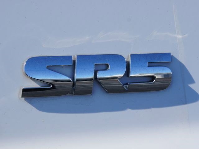 Used 2021 Toyota Tundra SR5 w/ SR5 Upgrade Package AWD/4WD image 17