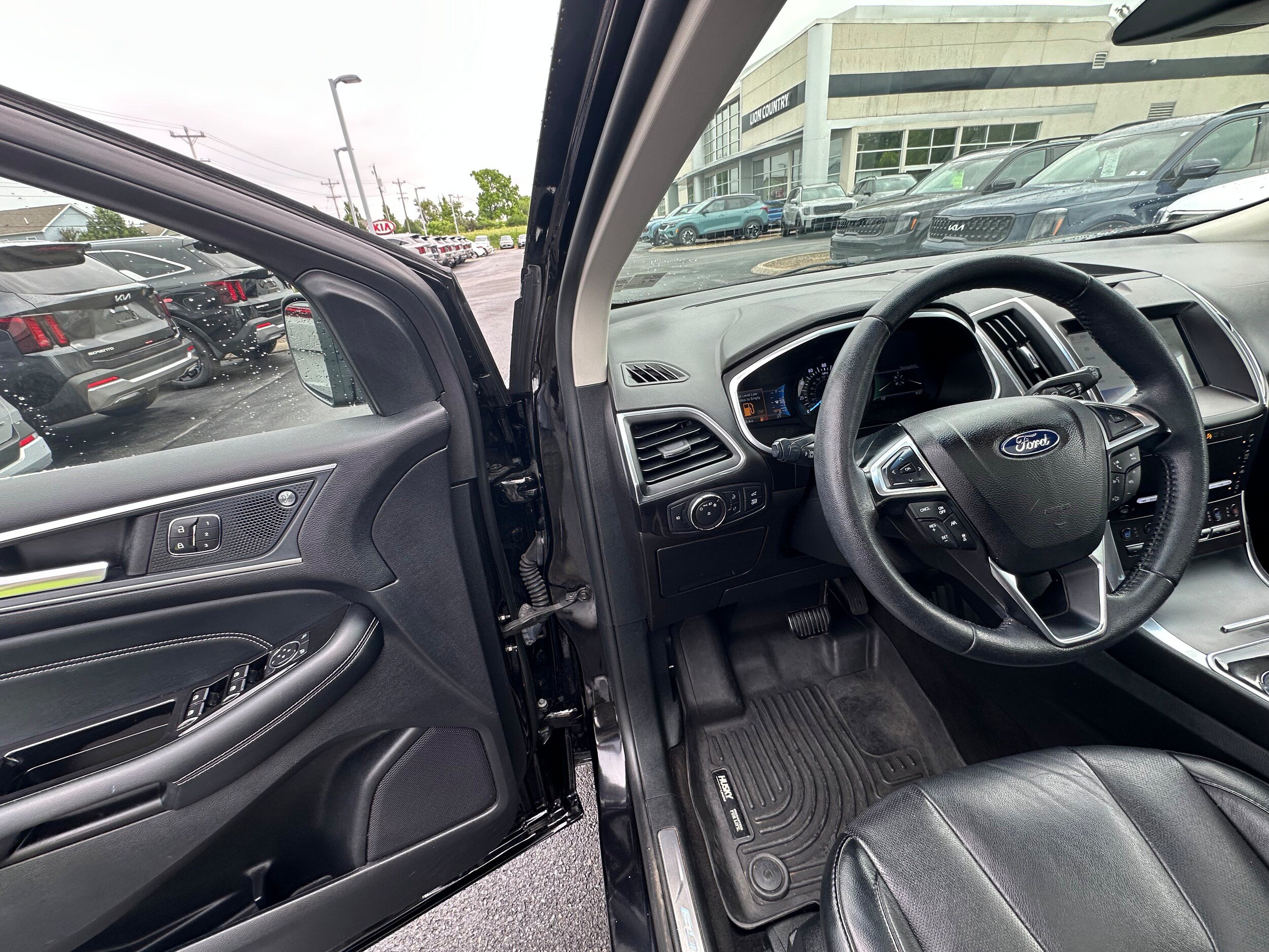 Used 2020 Ford Edge Titanium w/ Equipment Group 301A AWD/4WD image 29