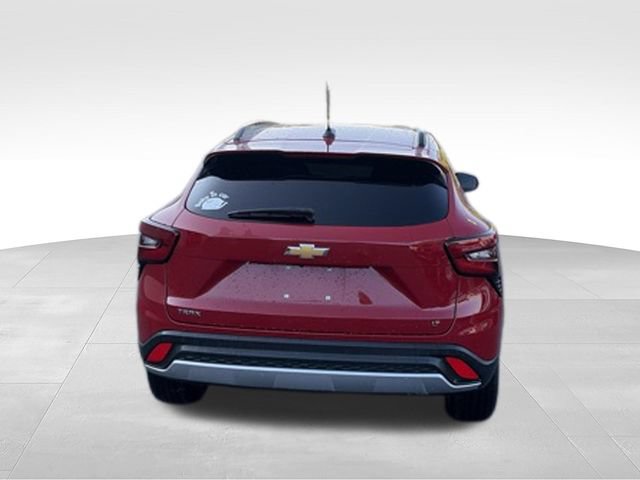 Used 2026 Chevrolet Trax LT FWD image 4
