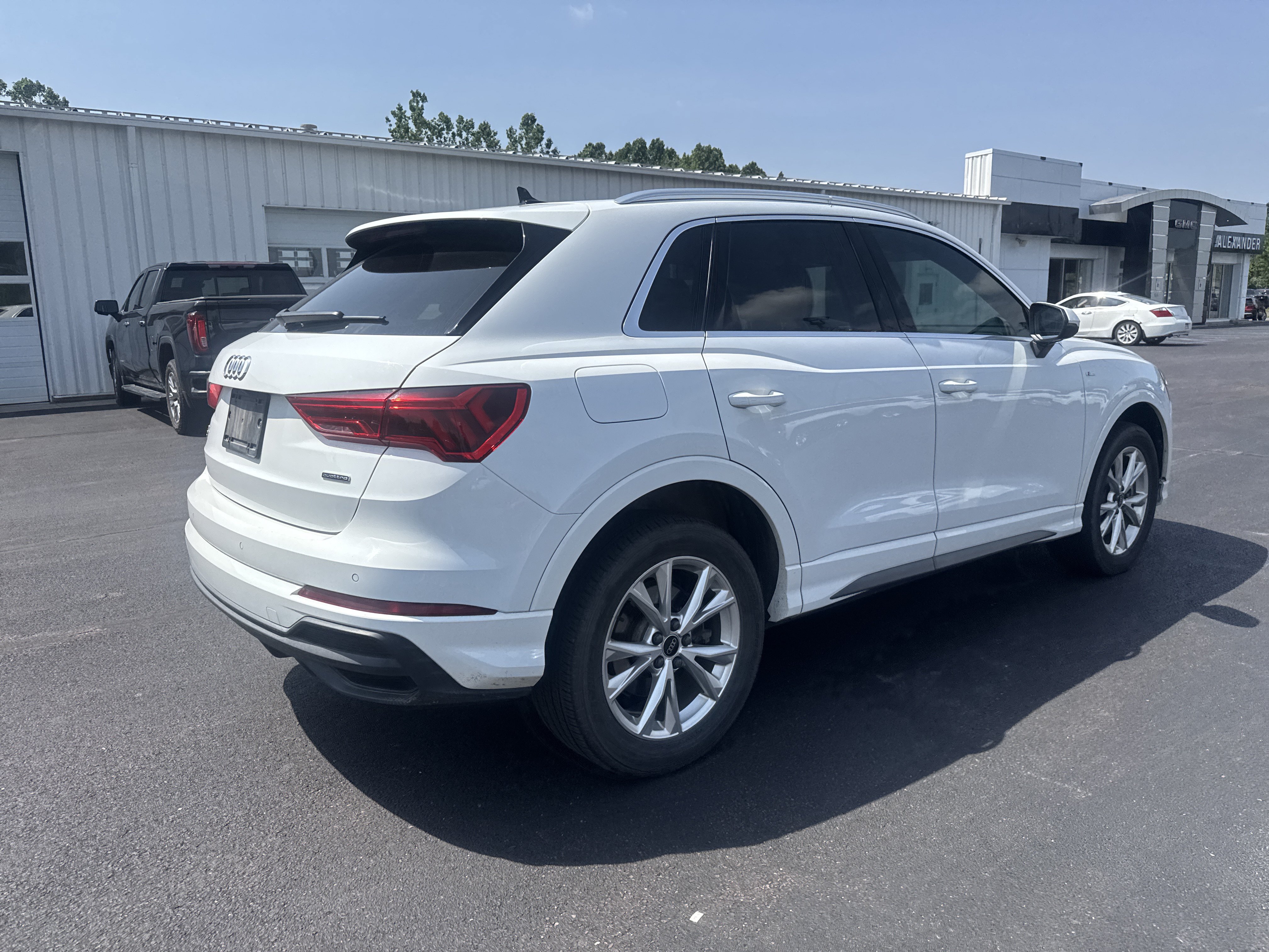 Used 2023 Audi Q3 2.0T Premium AWD/4WD image 3