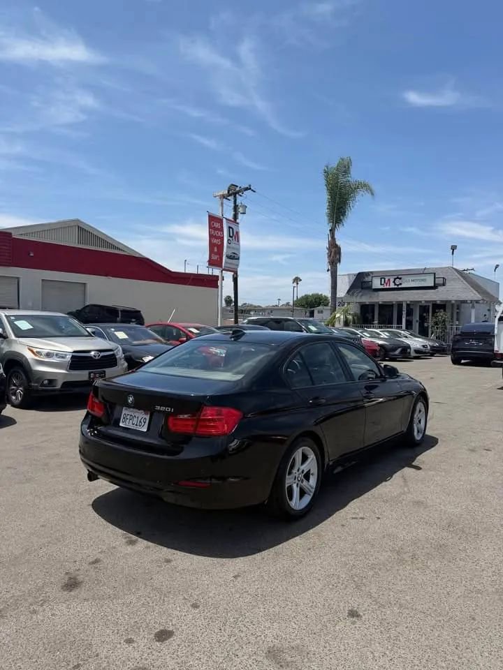 Used 2015 BMW 320i Sedan RWD image 4