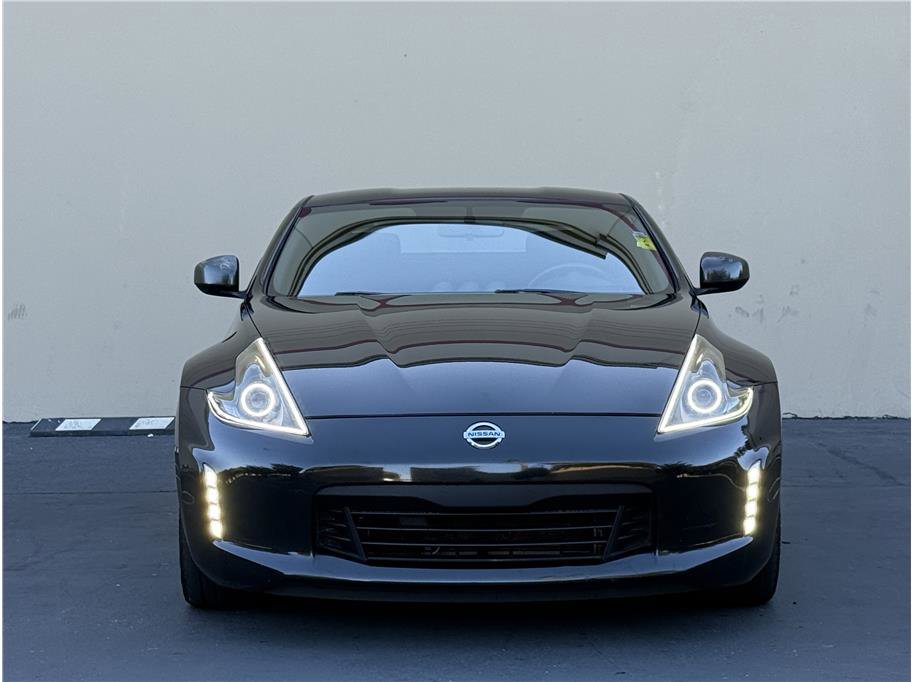 Used 2017 Nissan 370Z Coupe image 2