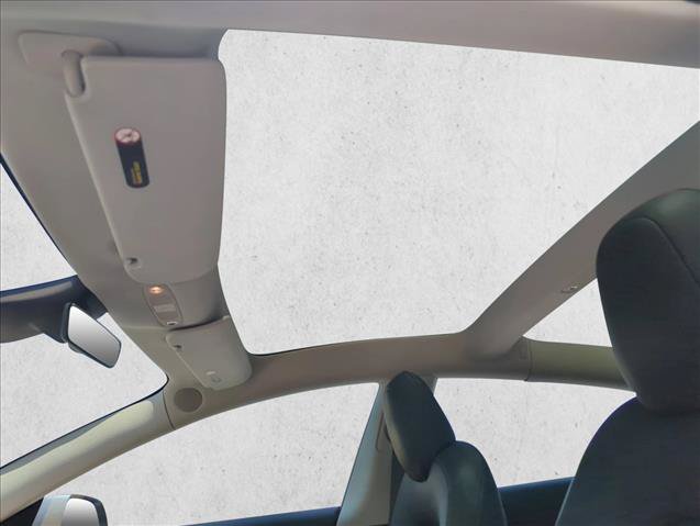 Used 2018 Tesla Model 3 Long Range RWD image 17