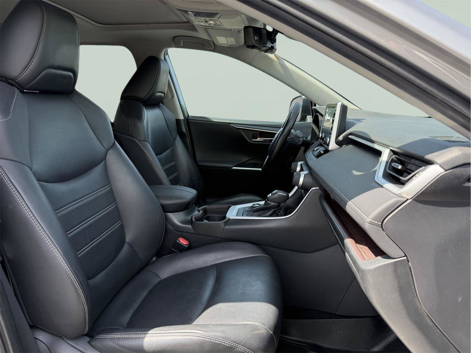 Used 2019 Toyota RAV4 Limited w/ Carpet Mat Package AWD/4WD image 25