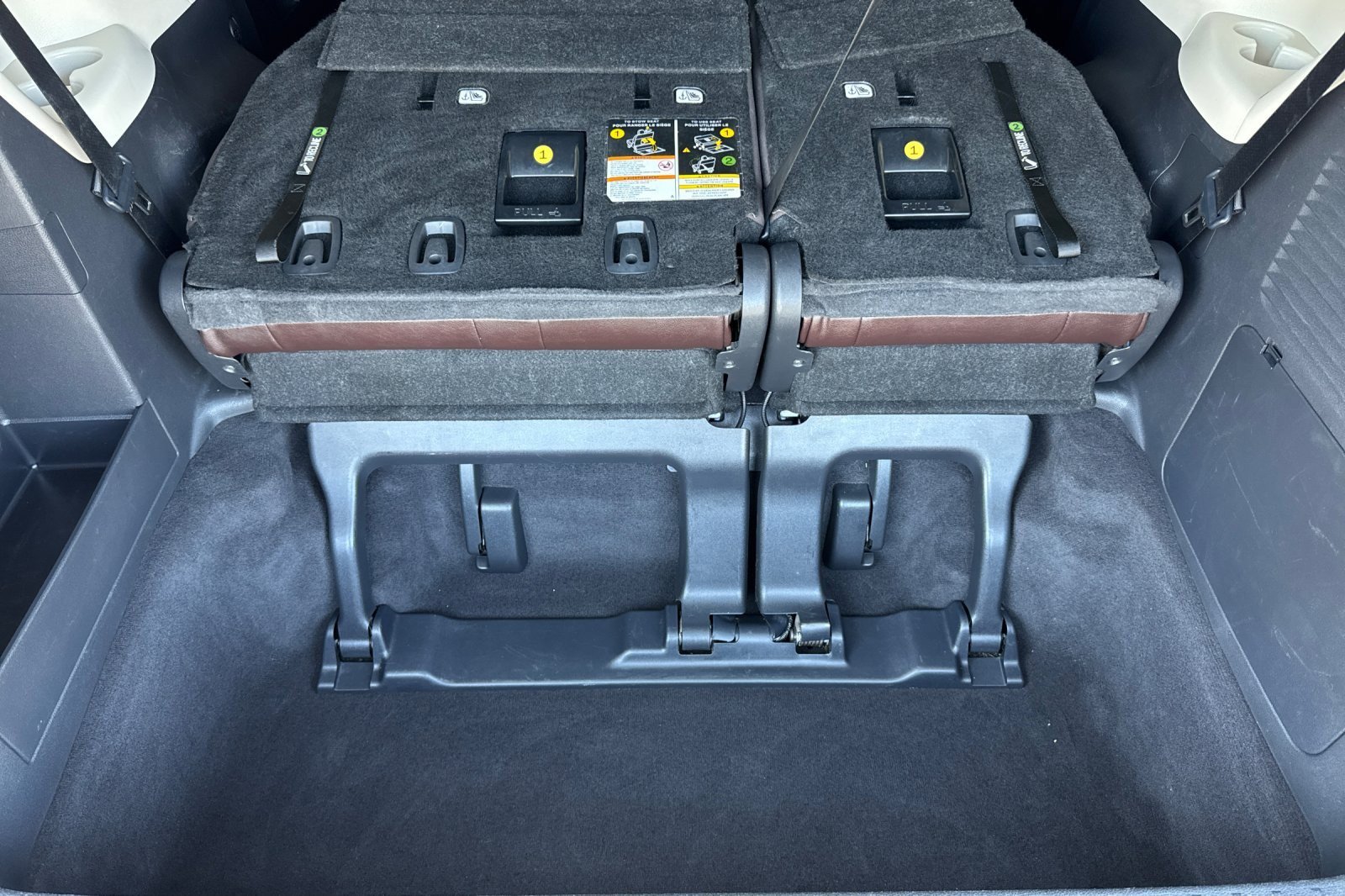 Certified 2023 Toyota Sienna Platinum FWD image 15