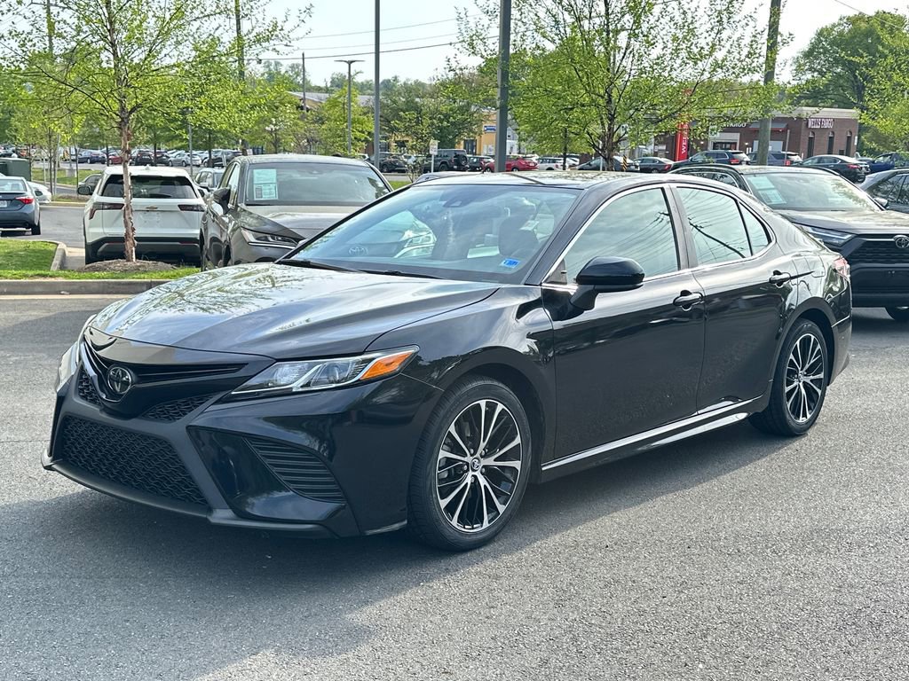Used 2019 Toyota Camry SE image 2