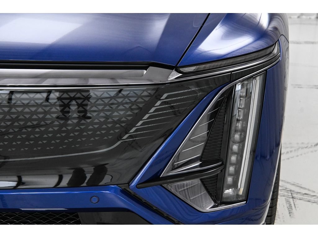 New 2026 Cadillac Lyriq V w/ Exterior Carbon Fiber Package AWD/4WD image 9