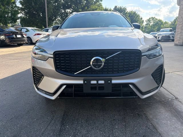Used 2025 Volvo XC60 B5 Plus AWD/4WD image 2