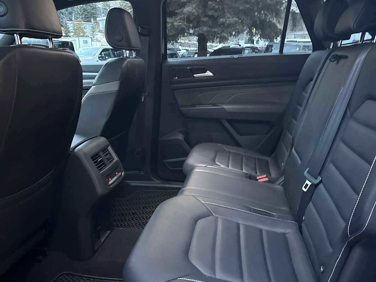 Used 2021 Volkswagen Atlas Cross Sport SEL Premium w/ Luggage Net & Mats Package image 18