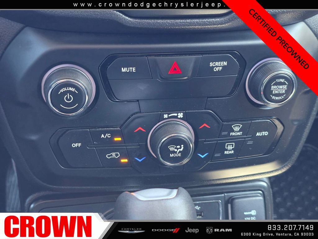 Certified 2020 Jeep Renegade Latitude w/ Cold Weather Group AWD/4WD image 30