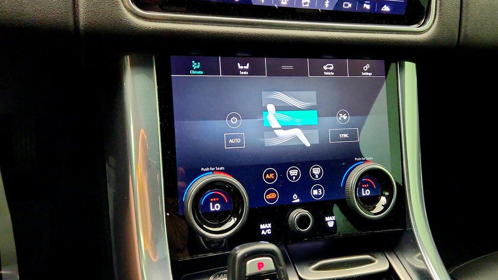 Used 2018 Land Rover Range Rover Sport SE AWD/4WD image 20