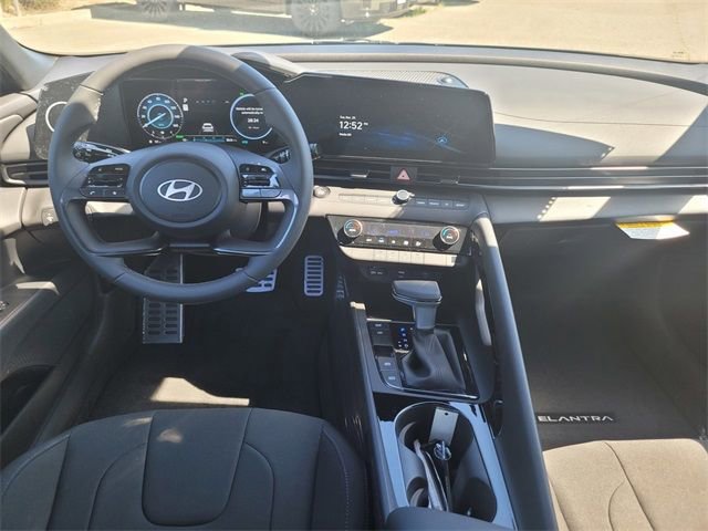 New 2025 Hyundai Elantra SEL FWD image 17