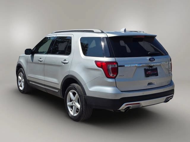 Used 2017 Ford Explorer XLT w/ Equipment Group 202A AWD/4WD image 7