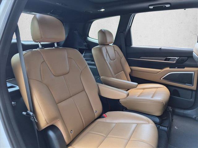 Used 2021 Kia Telluride SX w/ Towing Package FWD image 17