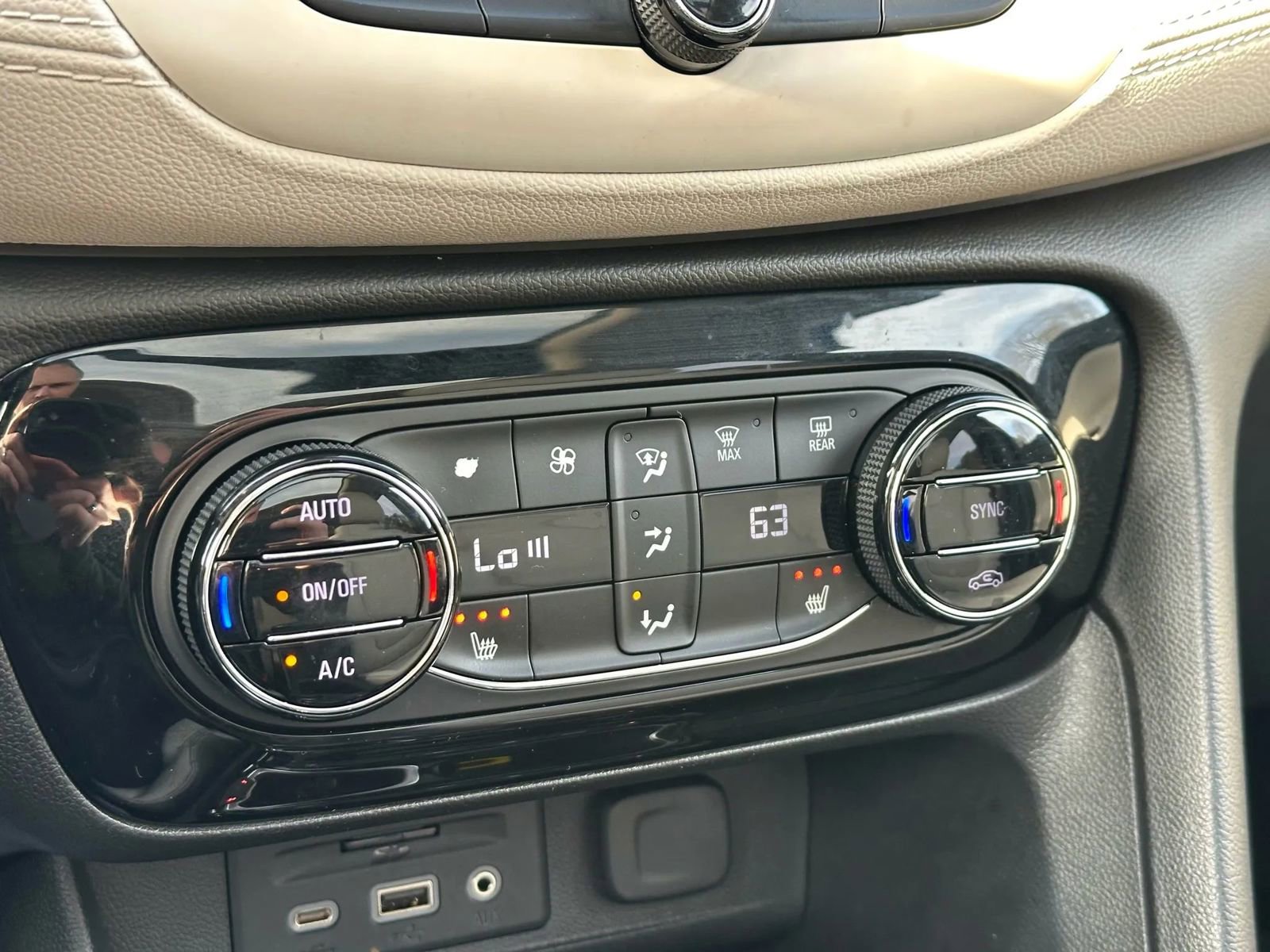 Used 2021 Buick Encore GX Essence w/ Advanced Technology Package image 29