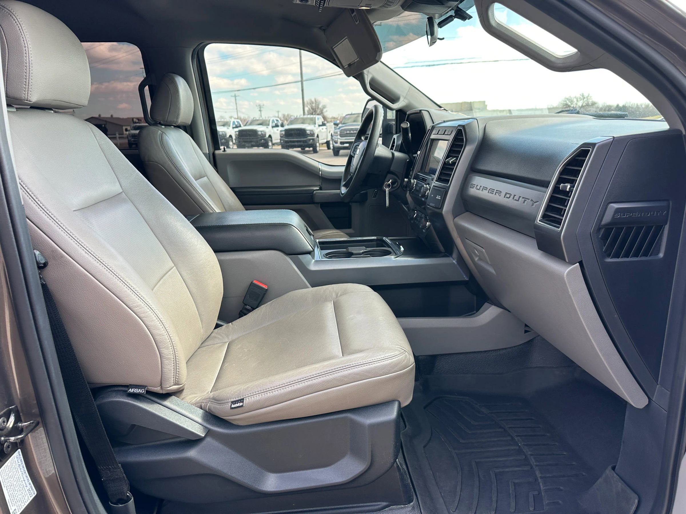 Used 2022 Ford F450 XLT w/ XLT Premium Package image 34