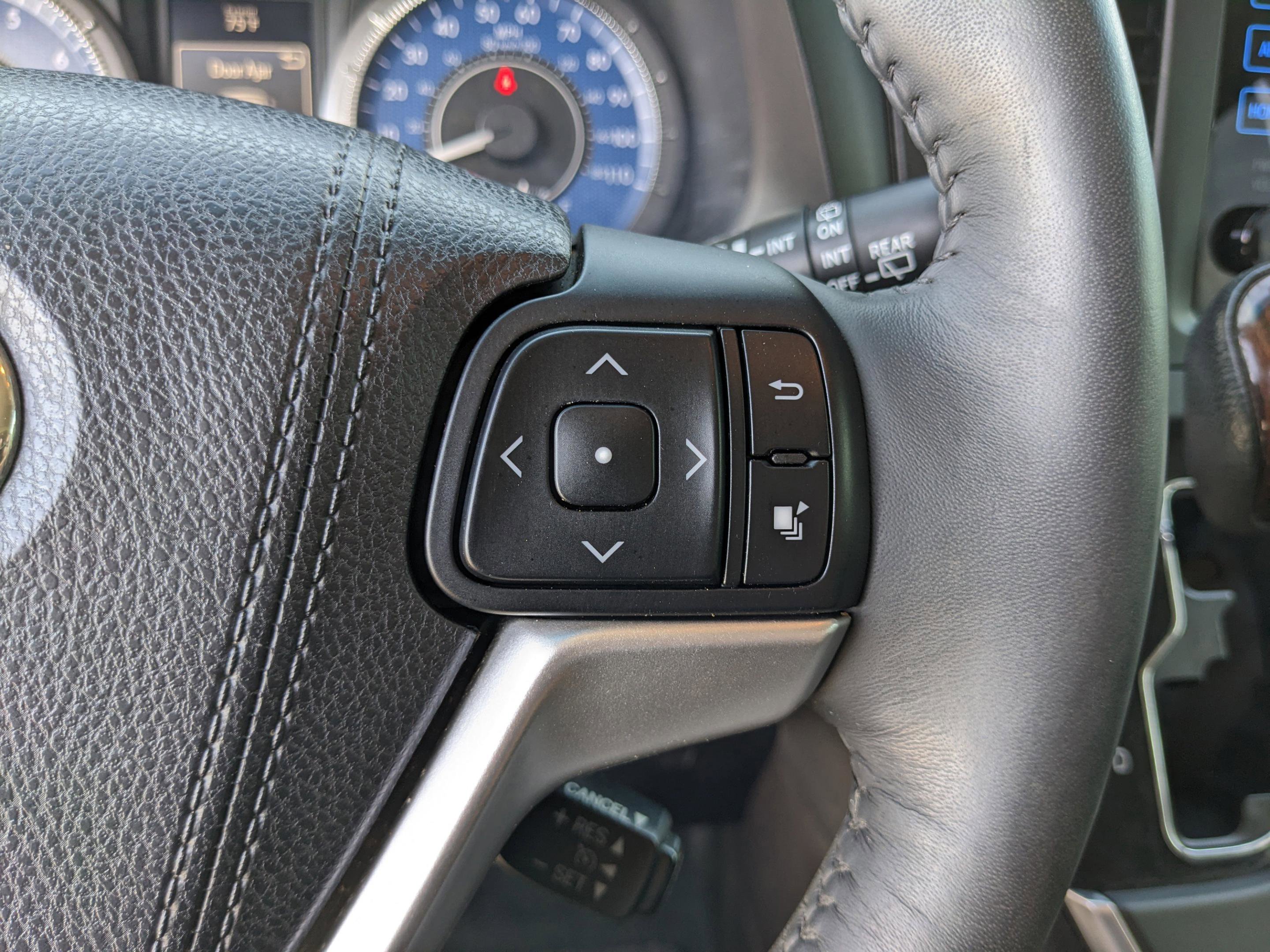 Used 2017 Toyota Sienna Limited image 38