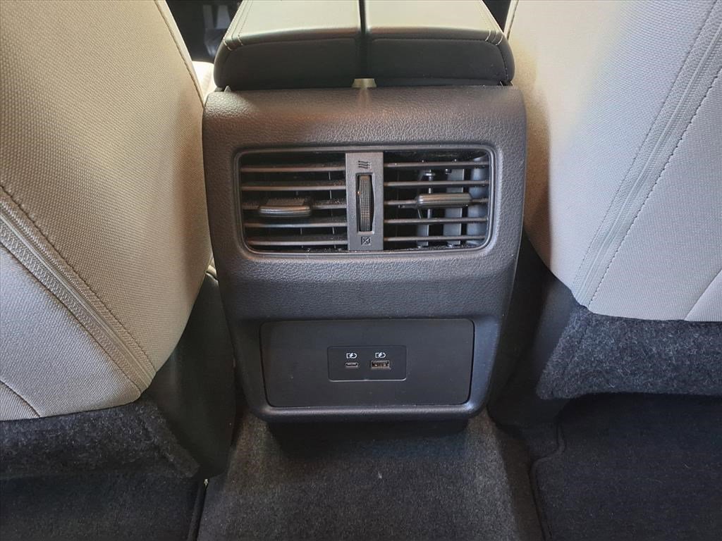 Used 2023 Nissan Rogue SV image 8