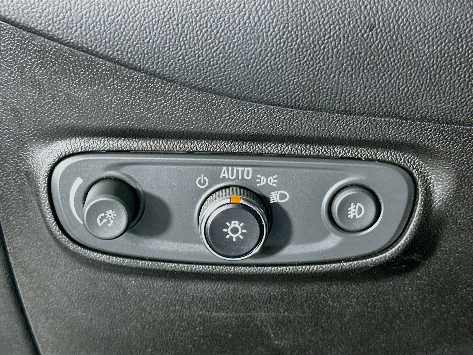 Used 2020 Chevrolet Equinox LT FWD image 17