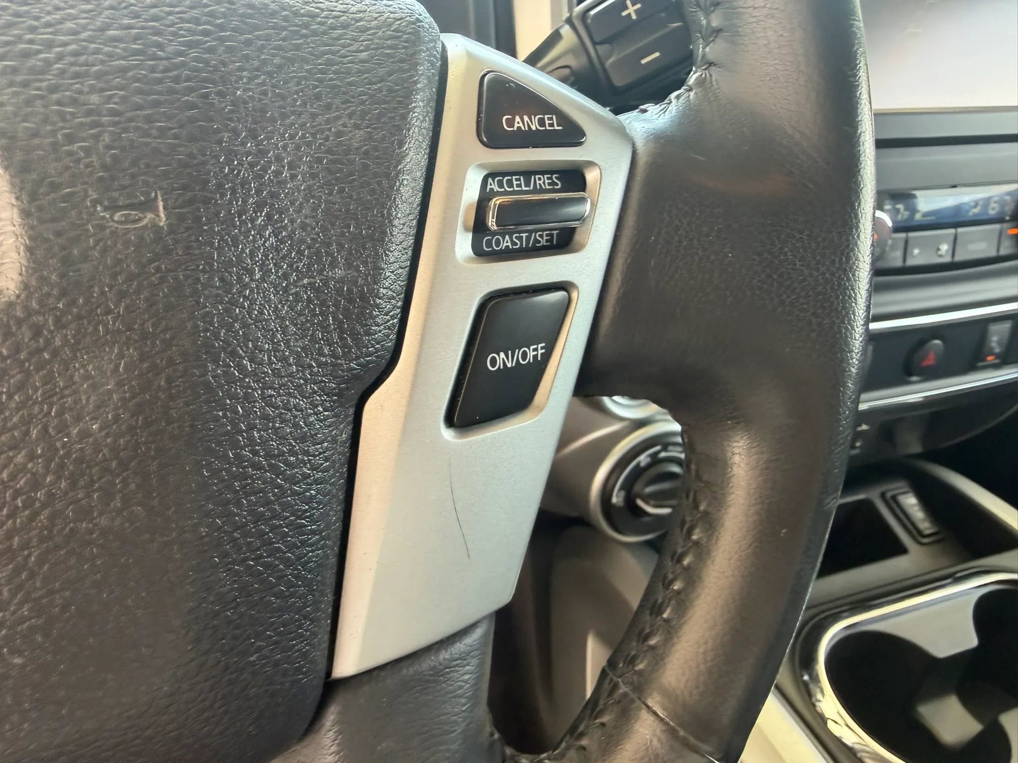 Used 2018 Nissan Titan SV w/ SV Convenience Package AWD/4WD image 16