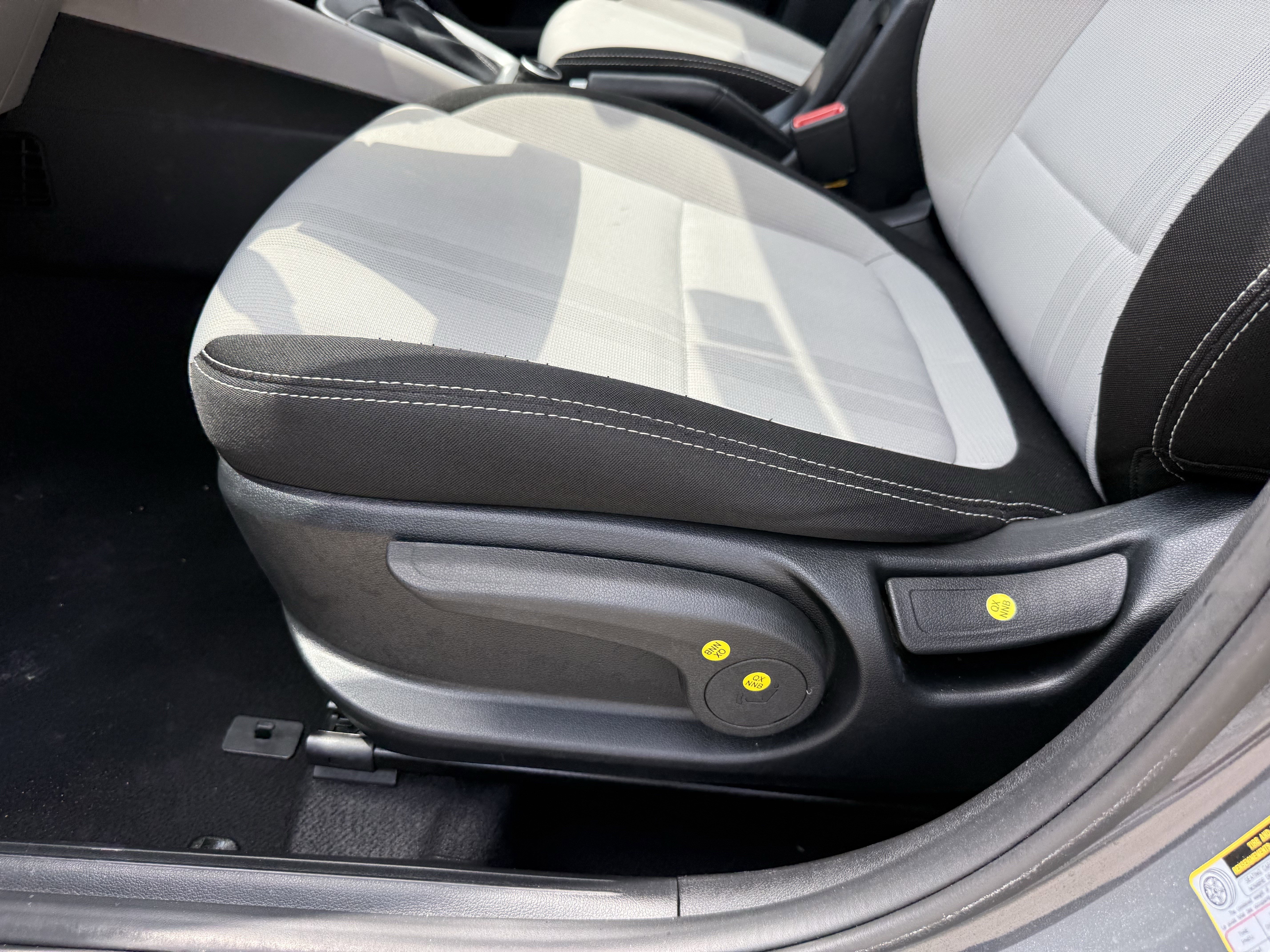 Used 2025 Hyundai Venue SEL FWD image 30